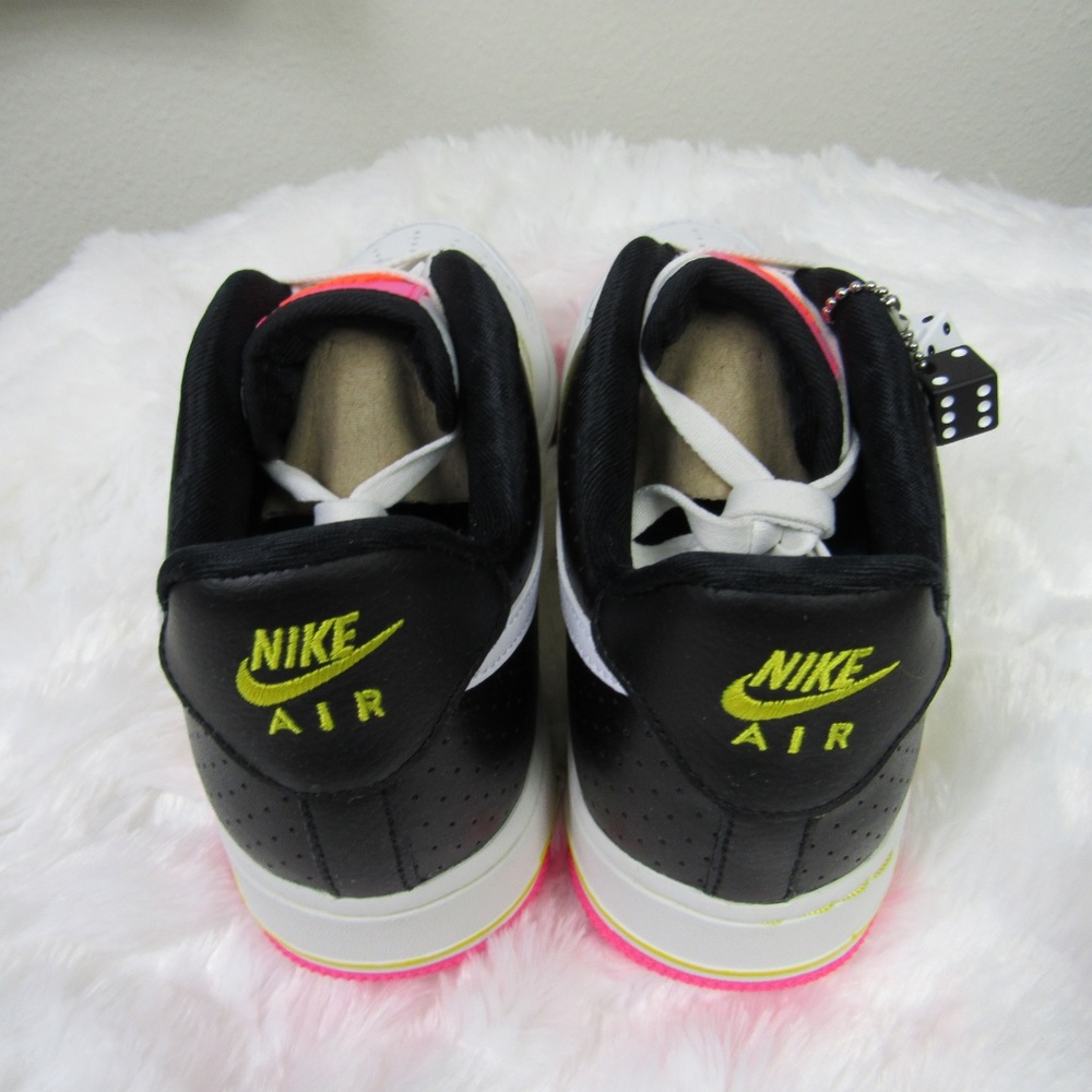 Sneakers - Picture 6 of 6
